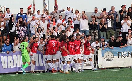 Firmado acuerdo de patrocinio entre el cd illescas y sumialki, alquiler de maquinaria